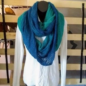 🌼CHARMING CHARLIE KNIT INFINITY SCARF
